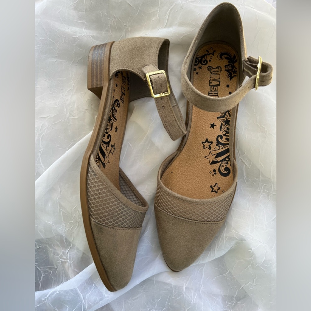 Brash Low Heeled Closed Toe Sandals